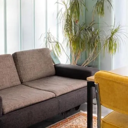 Architectural House Near City Center - 20min Walk *